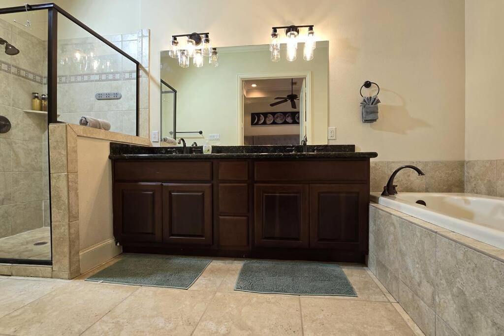 Modern Galleria Gem Private Jacuzzi 3 Br 休斯敦 外观 照片