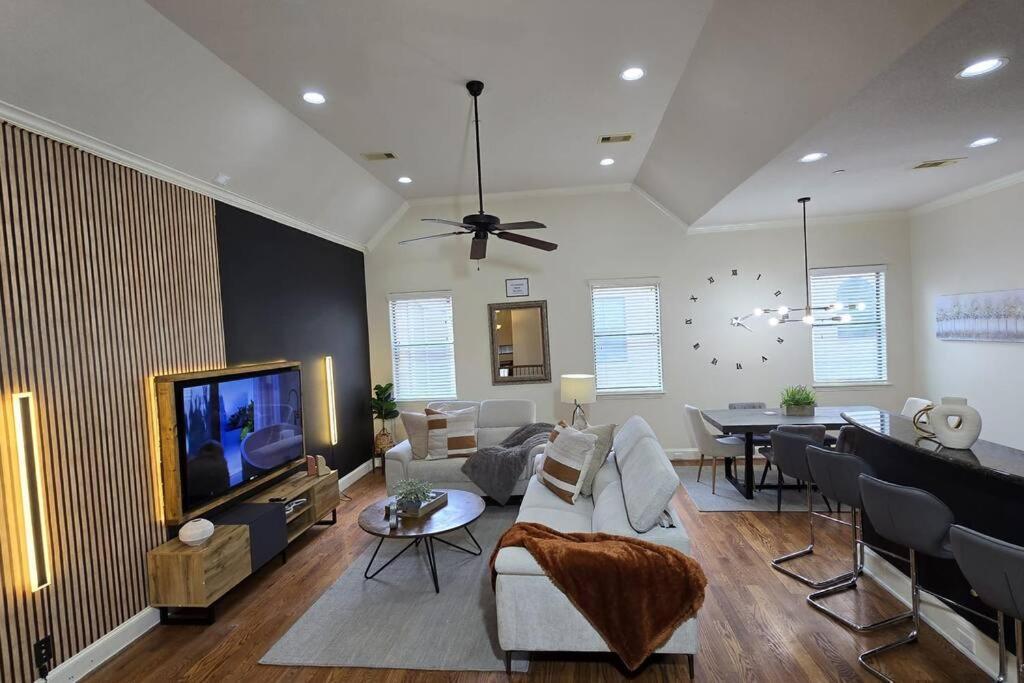 Modern Galleria Gem Private Jacuzzi 3 Br 休斯敦 外观 照片