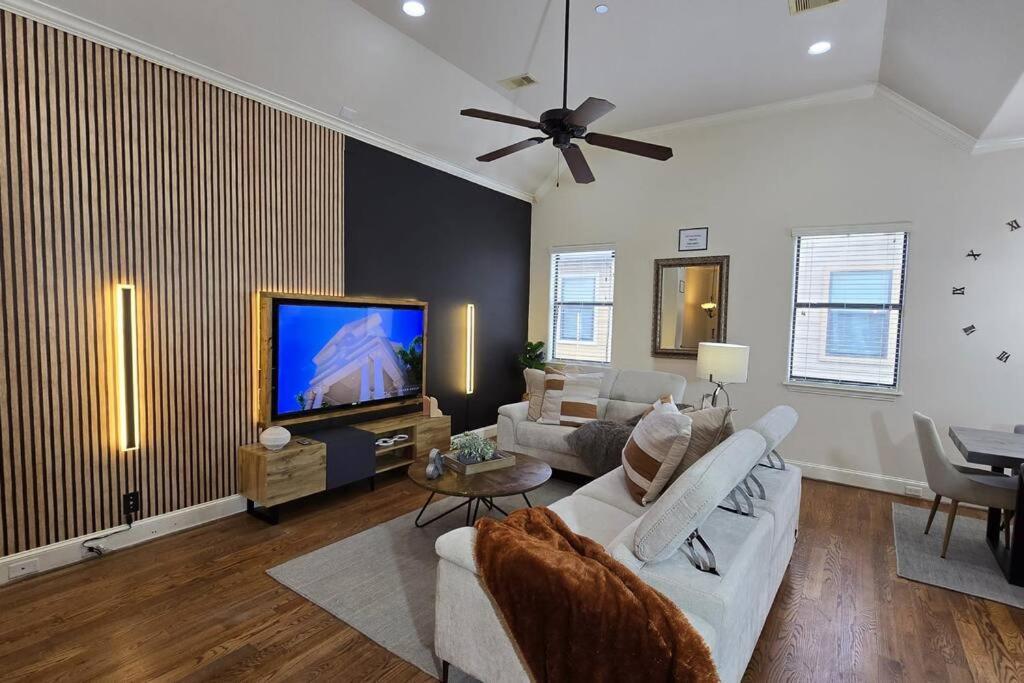 Modern Galleria Gem Private Jacuzzi 3 Br 休斯敦 外观 照片